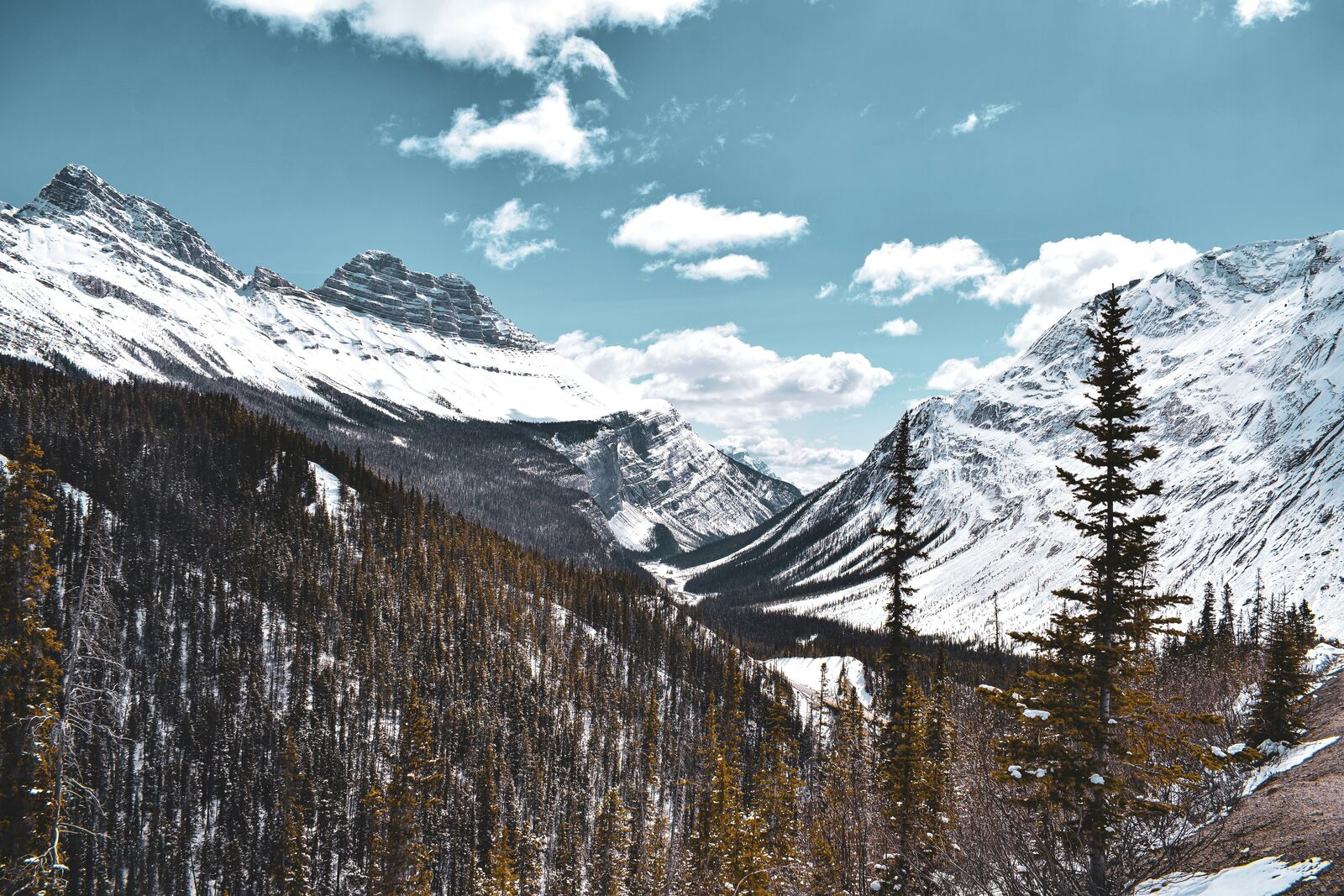 Icefields Parkway Rocky Mountain Scenic Drive scenic driving route in Canada