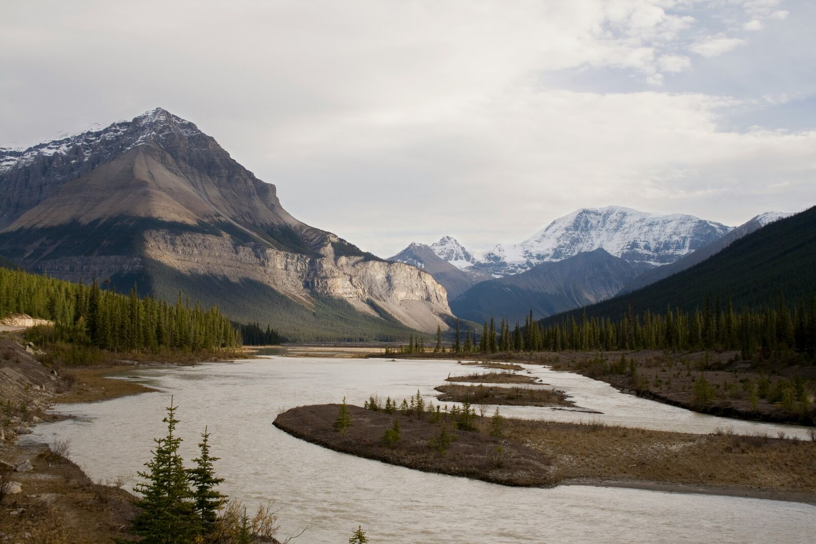 Icefields Parkway Rocky Mountain Scenic Drive scenic driving route in Canada — photo 2