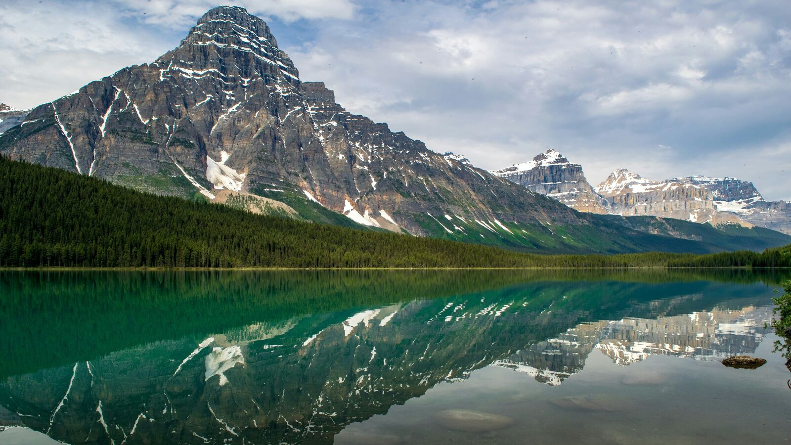Icefields Parkway Rocky Mountain Scenic Drive scenic driving route in Canada — photo 3