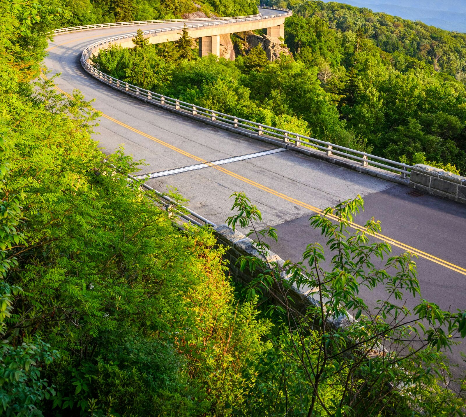 Blue Ridge Parkway Scenic Mountain Drive scenic driving route in USA