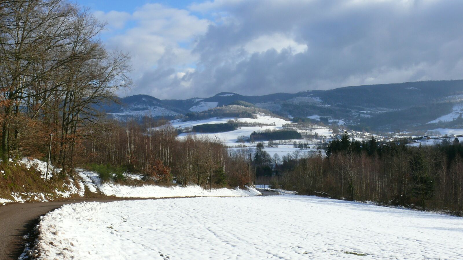 Jura Lakes Scenic Mountain Drive scenic driving route in France — photo 2