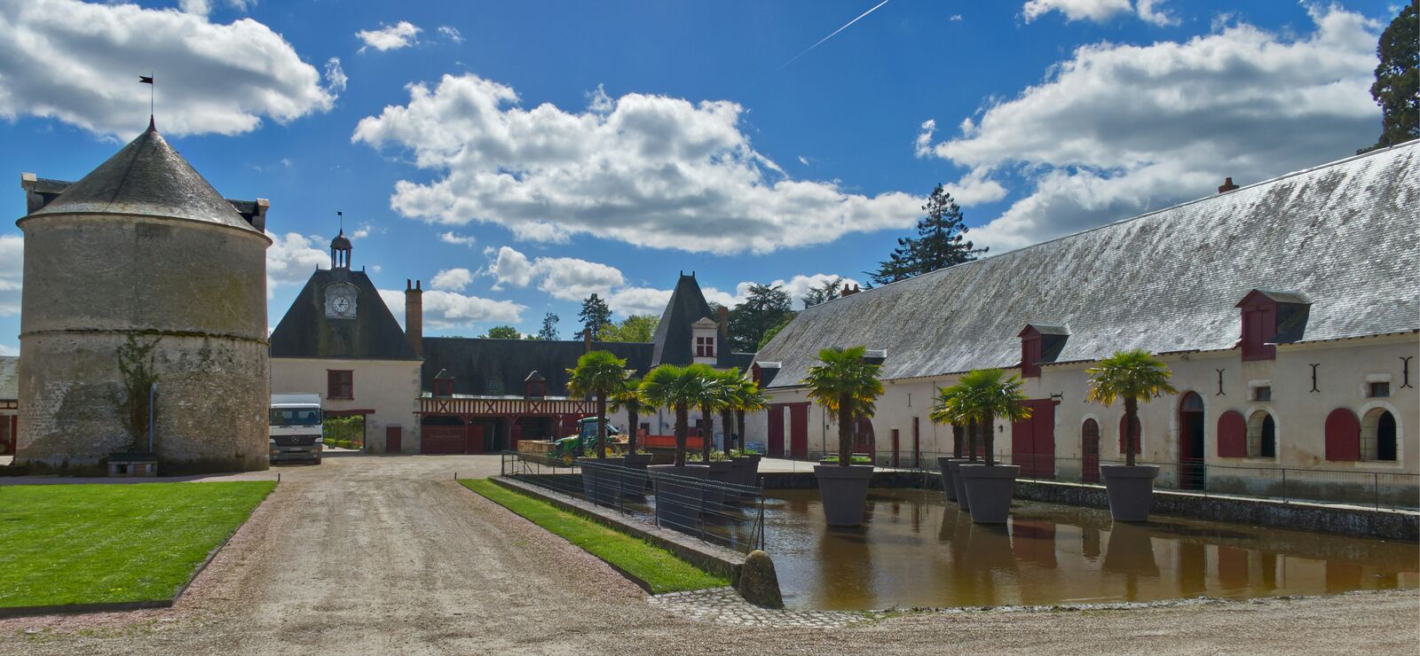 Loire Valley Castles Scenic Drive scenic driving route in France — photo 2