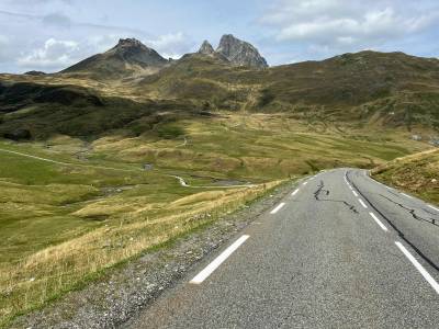 France–Spain Pyrenees Epic Cross-Border Alpine Scenic Drive Experience