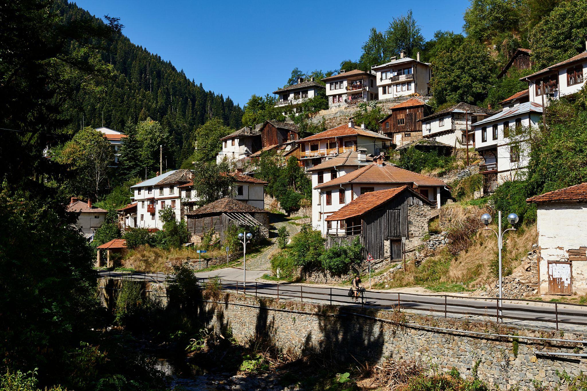 Rhodope Mountains Scenic Drive – Bulgaria’s Hidden Valleys & Mountain Roads scenic driving route in Bulgaria — photo 2