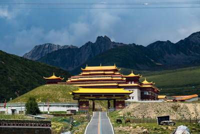 Sichuan–Tibet Highway Epic High-Altitude Scenic Drive – Chengdu to Lhasa Ultimate Road Trip Experience