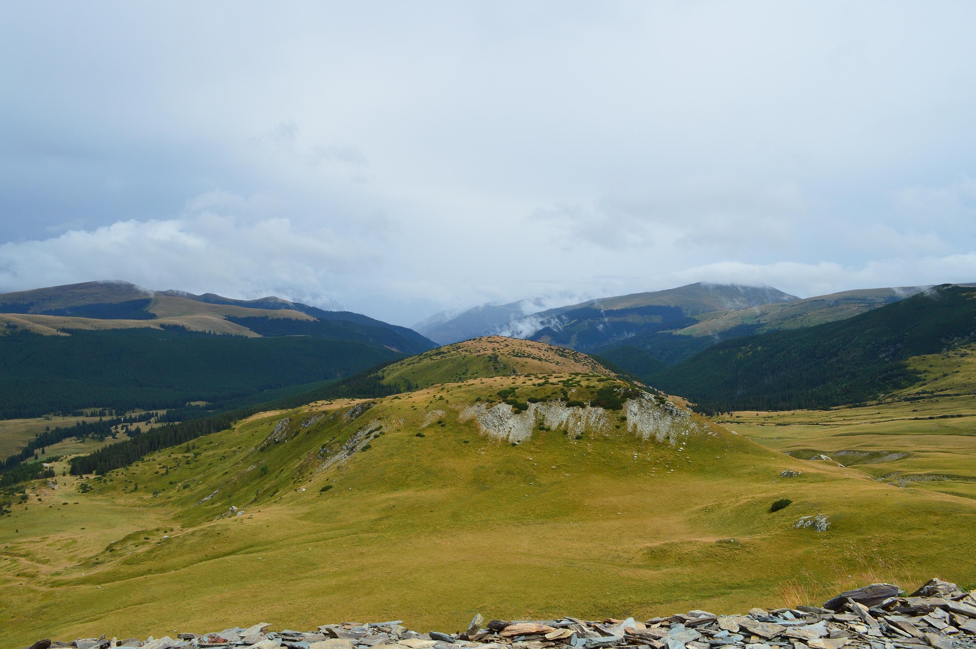 Transalpina Scenic Drive – Romania’s Highest Mountain Road Through the Carpathians scenic driving route in Romania