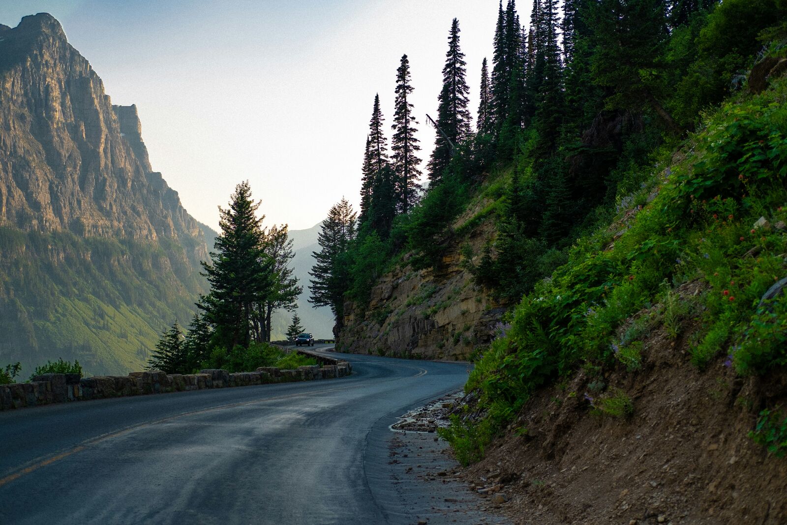 Going-to-the-Sun Road Glacier Scenic Drive scenic driving route in USA — photo 2